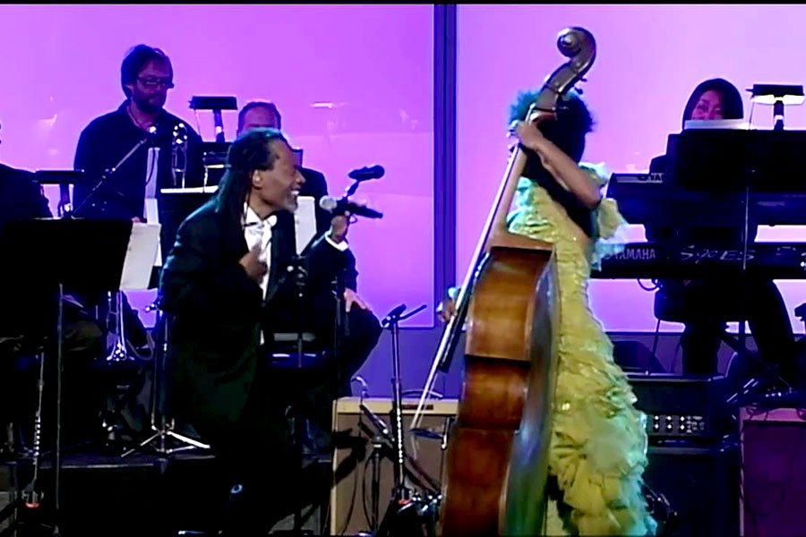 Esperanza Spalding and Bobby McFerrin Duet at Grammys