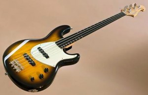 Ruokangas Guitars Steambass Fretless Bass