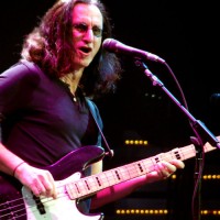 Geddy Lee Gives Bass to Rock and Roll Hall of Fame