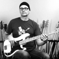 Lesson: Half-Time 16th Note Shuffle Bass Groove