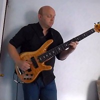 Alun Vaughan: “Bohemian Rhapsody” Solo Bass Arrangement