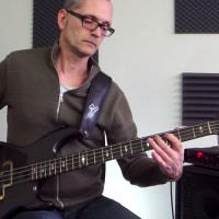 Bass Lick Series: Funky Fingerstyle Bass Groove in Dm