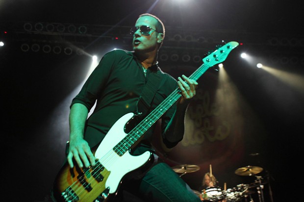 Bass Players to Know: Robert DeLeo – No Treble