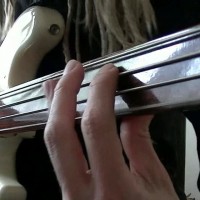 Remco Hendrix: Funky Fretless Bass Grooves with Double Stops