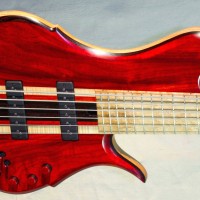 Bass of the Week: Mana Basso Glade 6-String