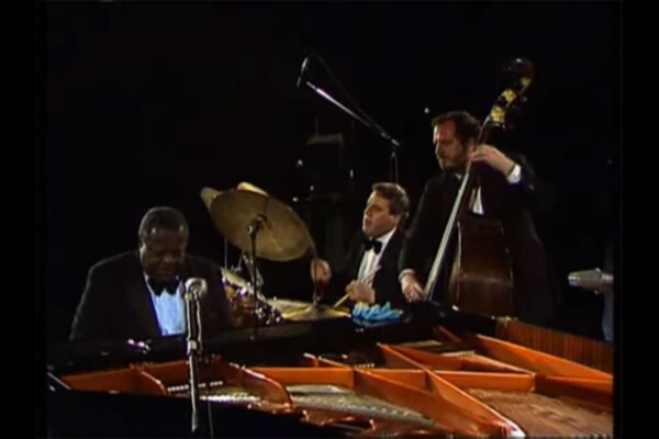 Oscar Peterson Trio, with Niels-Henning Ørsted Pedersen: Blues Etude (Live in Berlin, 1985)