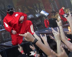 Slipknot Performs First Show Since Paul Gray’s Passing