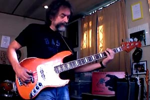 Krzysztof Scieranski: Live Looping Bass