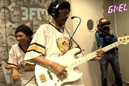 Larry Graham and Graham Central Station Play Maroon 5’s “Moves Like Jagger”