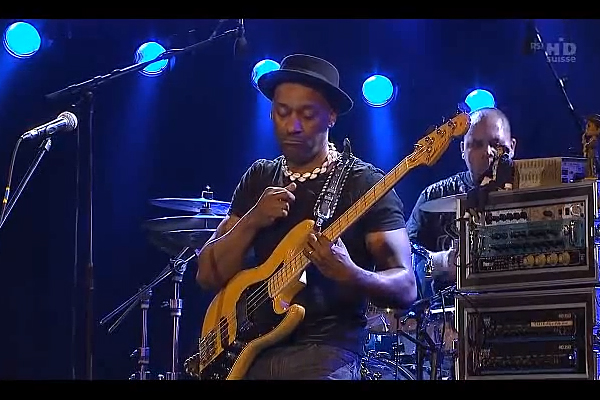 Marcus Miller: “What Is Hip” (Live)