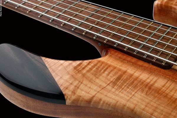 Basone Guitars Unveil 6-String Bass Guitar