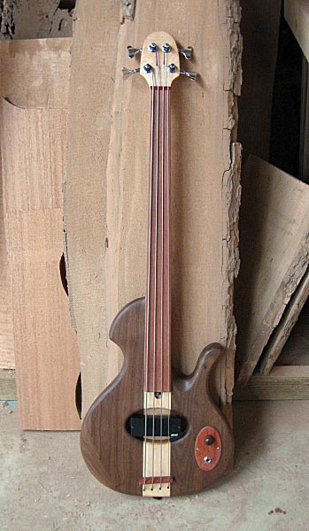 Birdsong Guitars Embrace Fretless Bass