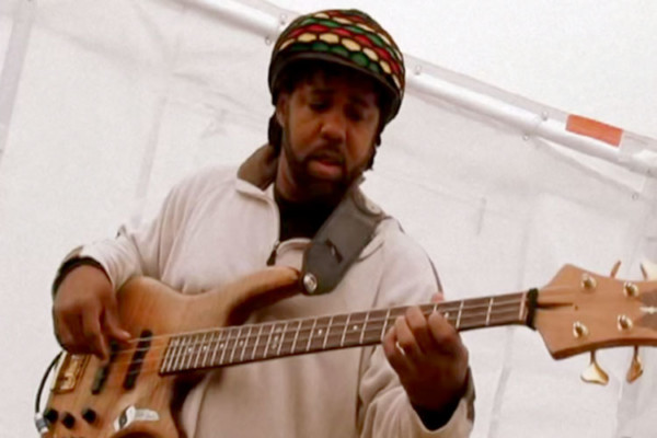 Victor Wooten: “Isn’t She Lovely”, Live Solo Bass Performance