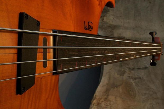 Le Fay 32? Fretless Singer 4 Bass closeup