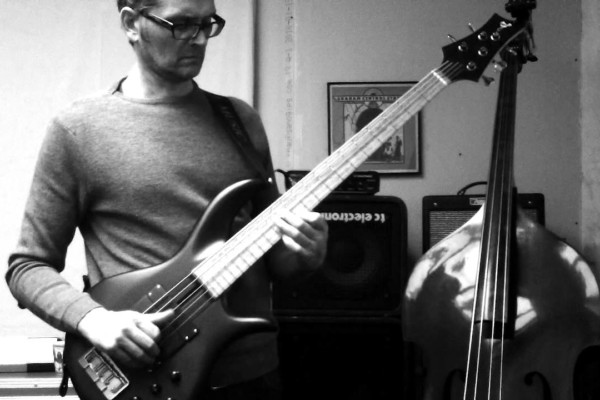 Improvising: Scale Substitutions for Bass