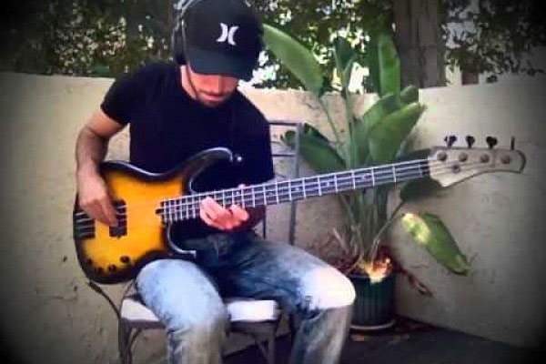 Miki Santamaria: Fingerstyle Bass Solo Over “Old Love”