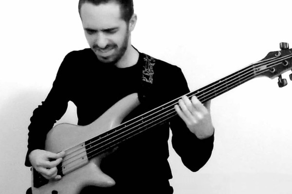 Bruno Tauzin: Palm Muted Fretless Bass Groove