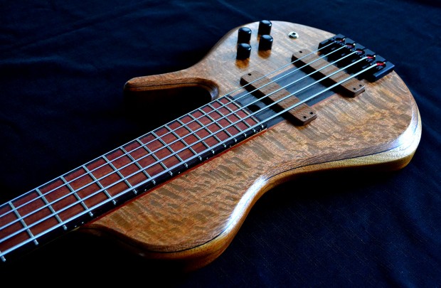 Ella Basses Isaac Singlecut 5-String Bass - Body