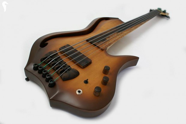 Aries Aman II Bass - perspective view