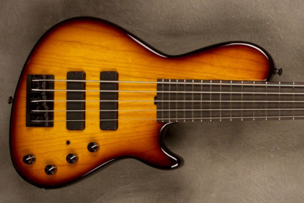 Sadowsky Unveils Single Cut 24 Fret 5-String Bass