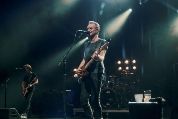Sting: Message In A Bottle, Live in Paris