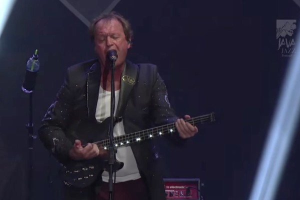 Level 42: “Something About You” – Live (2016)