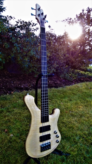 R. Low. Vaughn 34 Scale Four-String Bass