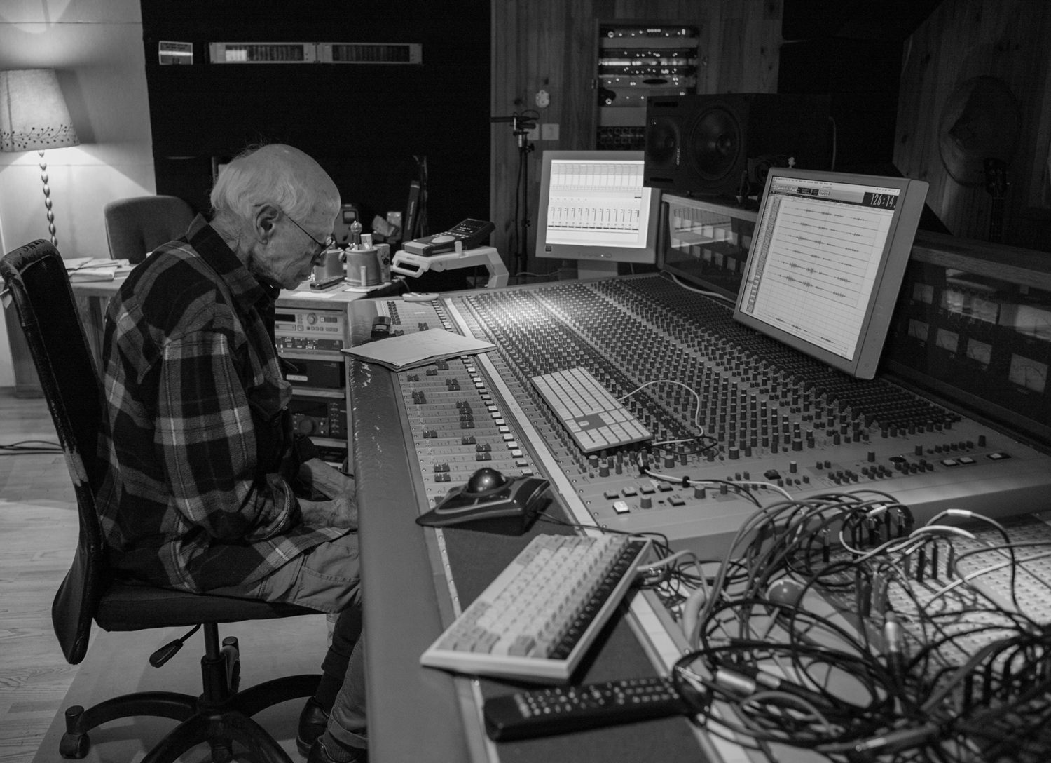 Barre Phillips in studio