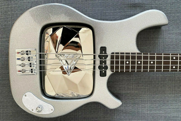 Bass of the Week: Davie504’s Diamond Play Button Bass