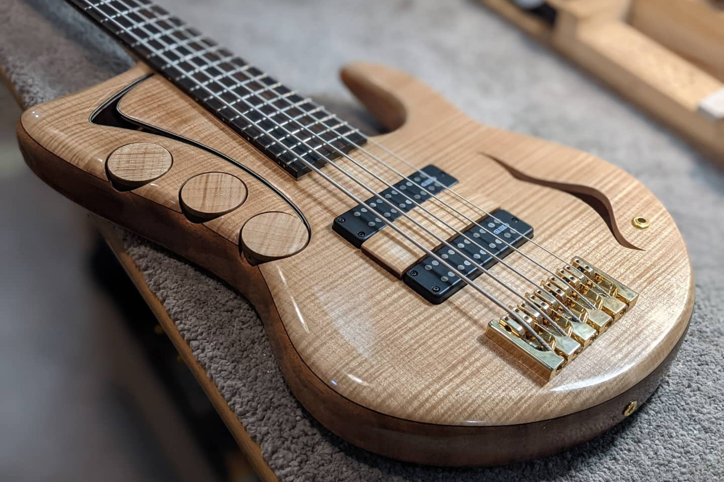 Bass of the Week: Benevolent Basses Carnival 5 – No Treble