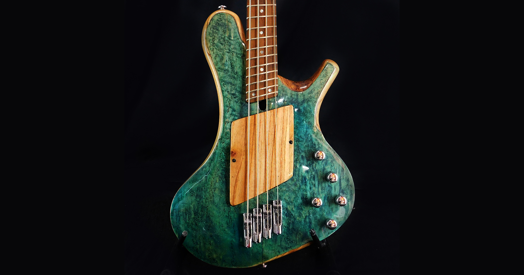 ベース #18Jazz Bass type Nitrocellulose lacquer Bass of the Week: Iozzo Guitars Lambda IV – No Treble