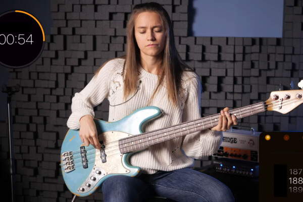 Julia Hofer: Daily Warm-Up Exercises for Bass Guitar