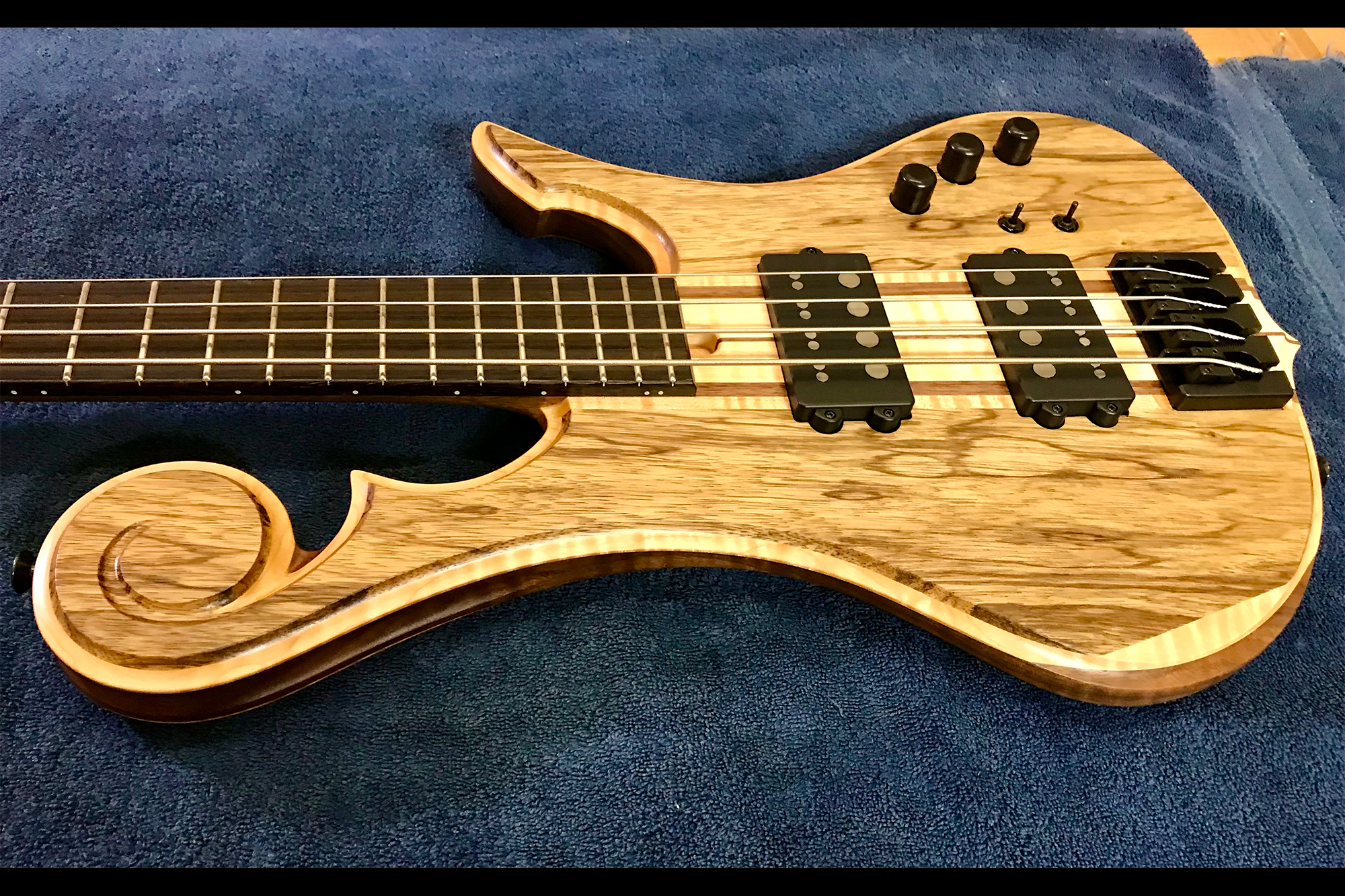 Bass of the Week: Mana Bass Custom Scroll Bass – No Treble