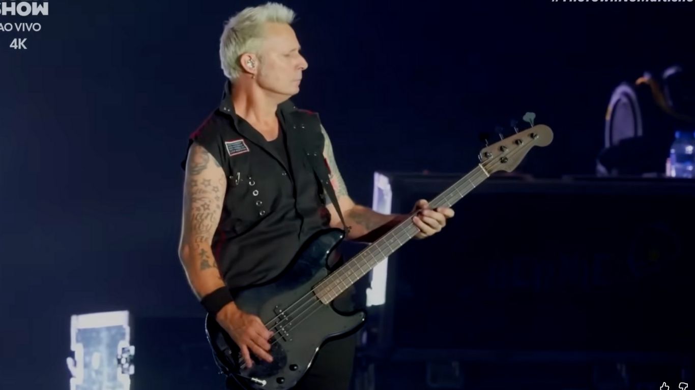 Fresh off a Lifetime Achievement Award Mike Dirnt leads Green Day’s thunderous set in São Paulo