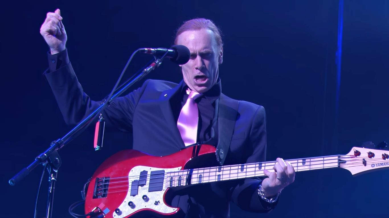 Billy Sheehan in Action: Mr. Big’s “Take Cover” Surfaces from 2009 Japan Show