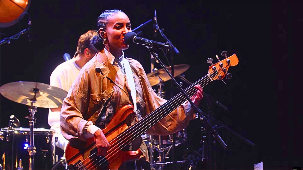 Esperanza Spalding’s Fretless Bass Work on “I Know You Know” Is Ridiculous