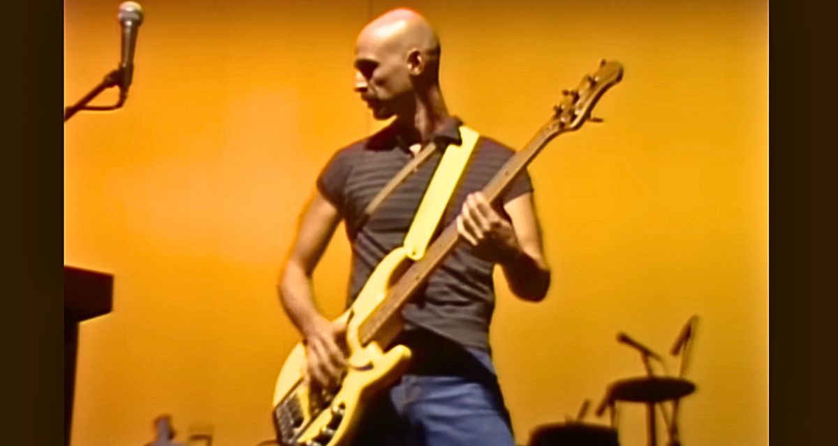 Watch Tony Levin Pair Slap Bass with Delay on King Crimson’s “Sleepless”